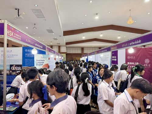 漢語橋梁，美甲添彩——記泰國(guó)第三屆HSK留學(xué)中國(guó)與就業(yè)展中的特色服務(wù)